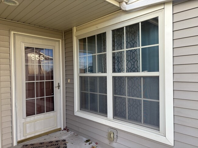 Building Photo - 955 Buckingham Dr