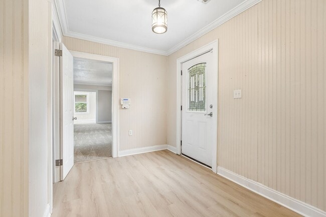 Building Photo - Water Views, Hampton, 3 bed 2.5 bath Ready Now!