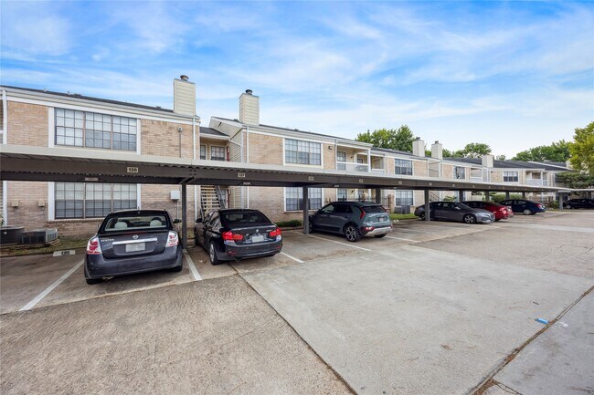 Building Photo - 2750 Holly Hall St