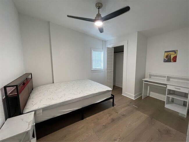 Building Photo - 1106 W La Salle St