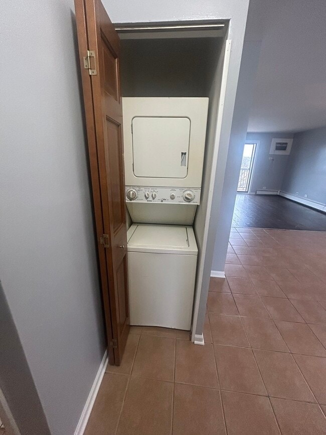 Building Photo - 169 S Gregory St