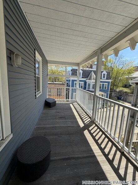Building Photo - 166 Hillside St