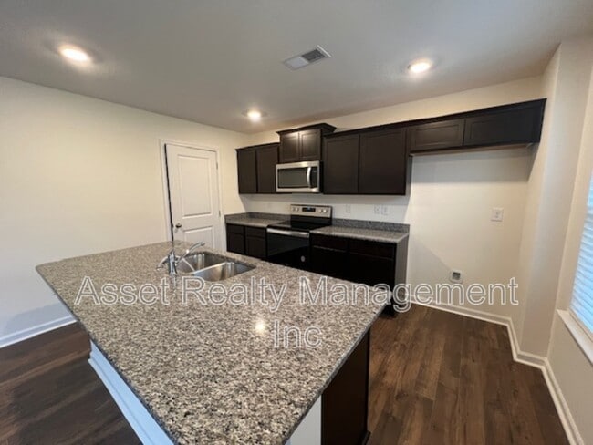Building Photo - 305 Aspen Dr