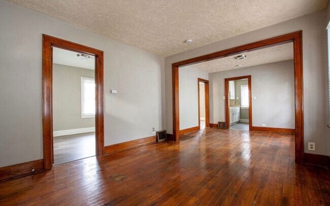 Building Photo - 5519 Hickory St