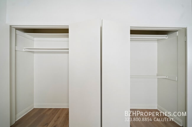 Building Photo - 333 S Elm Dr