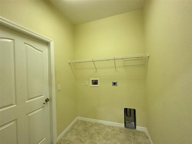 Building Photo - 3643 Spinner Ave