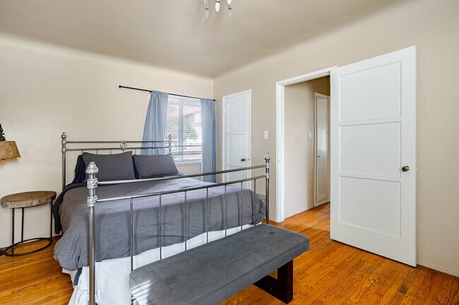 Building Photo - 2302 Loy Ln