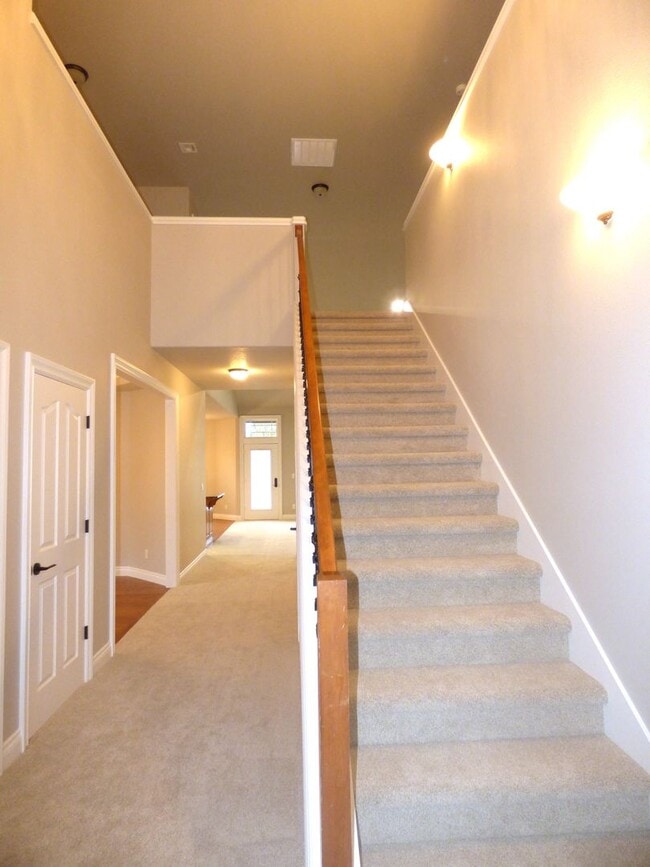 Building Photo - 5 Bedroom Home in South Salem! Near I-5