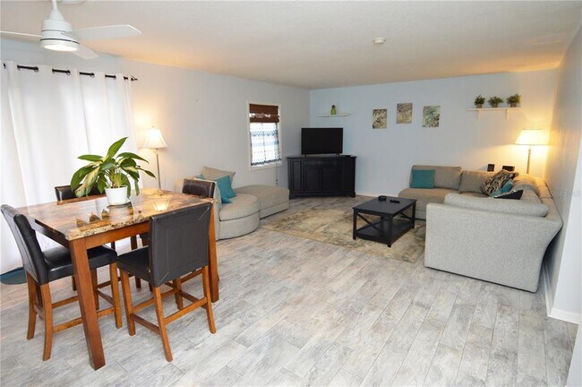 Building Photo - 3873 Pompano Dr SE