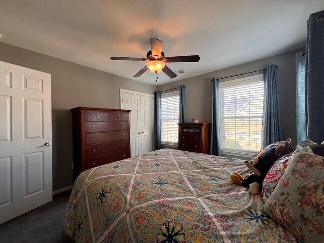 Building Photo - Heart's Desire End Unit Townhome 2700+ SqFt - Lowes Island