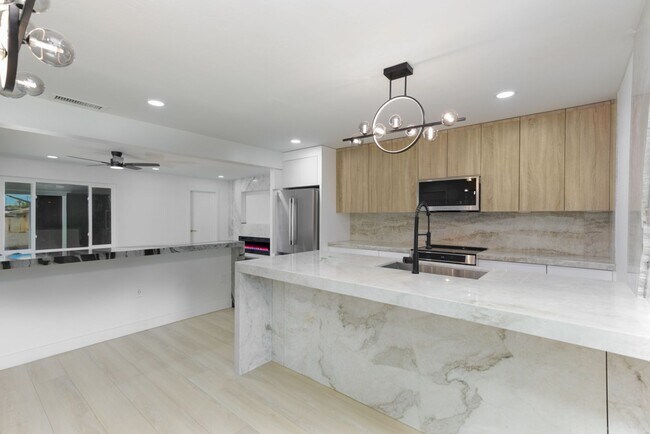Building Photo - 3260 Silversmith Dr
