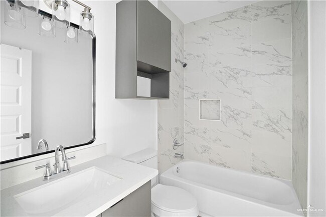 Building Photo - 13 Notre Dame Ave