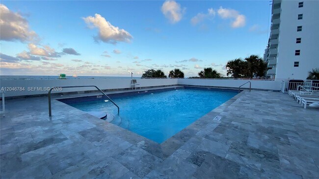 Building Photo - 401 Ocean Dr