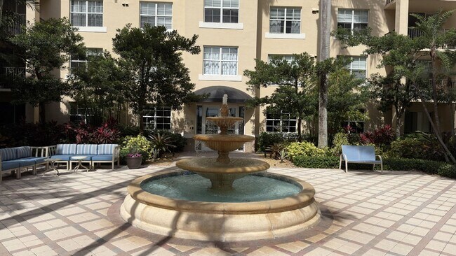 Building Photo - 2-Bedroom Penthouse in the Heart of West Palm Beach