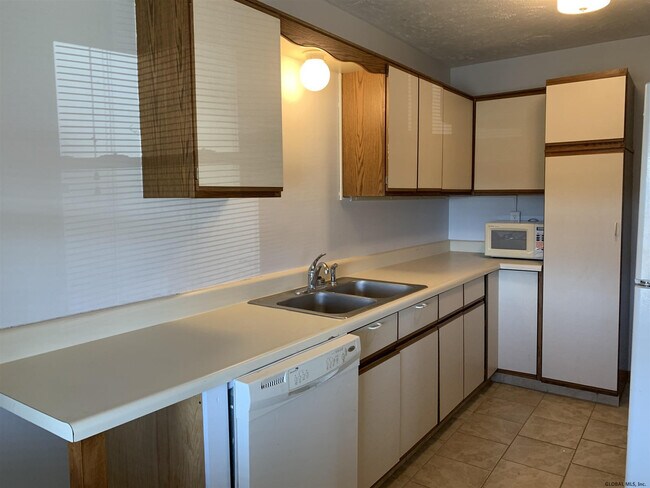 Building Photo - 2 Kimberly St