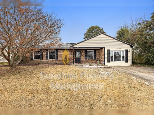 Primary Photo - 3017 Camelot Blvd