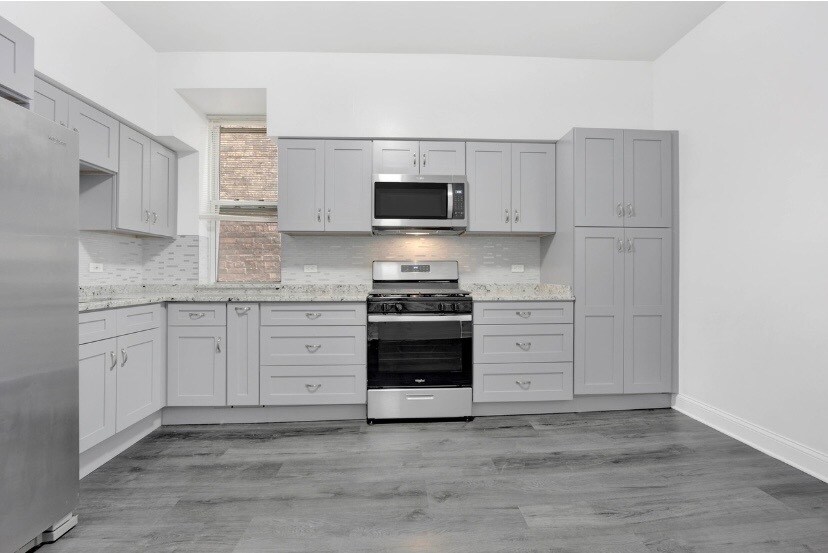 Building Photo - 2253 W Belmont Ave