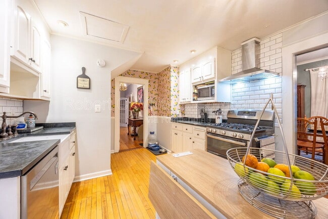 Building Photo - 139 Grove St