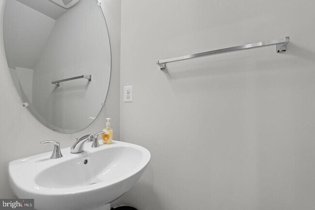 Building Photo - 707 Thomas Ln