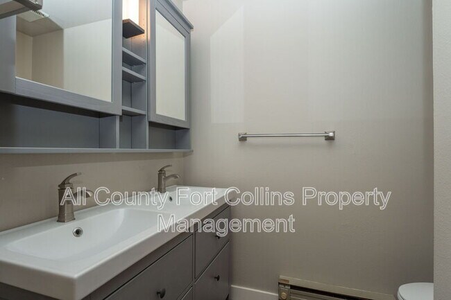 Building Photo - 1209 W Plum St