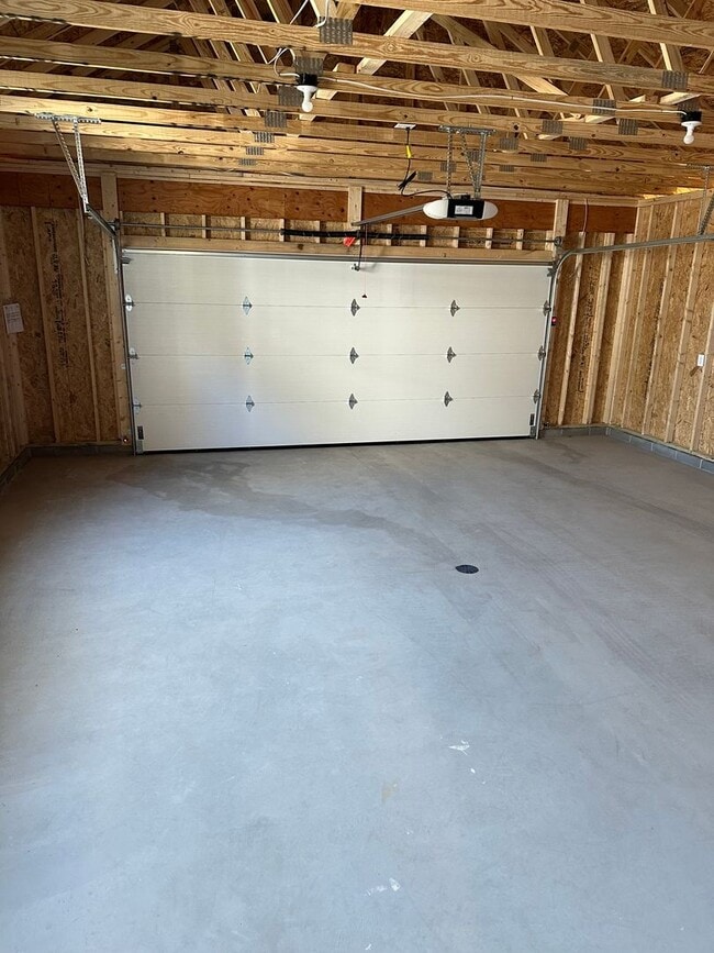 Building Photo - Newer Boalsburg house available September!!
