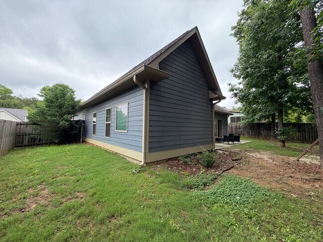 Building Photo - Nice 3/2 House with Bonus in Shannon- $2,850