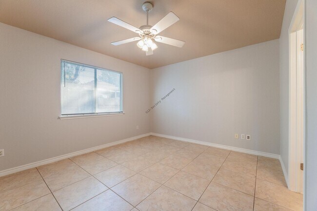 Building Photo - "Charming 3-Bedroom Home with 2 Full Baths in Pflugerville's Heart - 1315 Sq Ft of Comfort!"