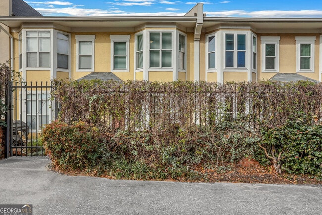 Building Photo - 375 Highland Ave NE