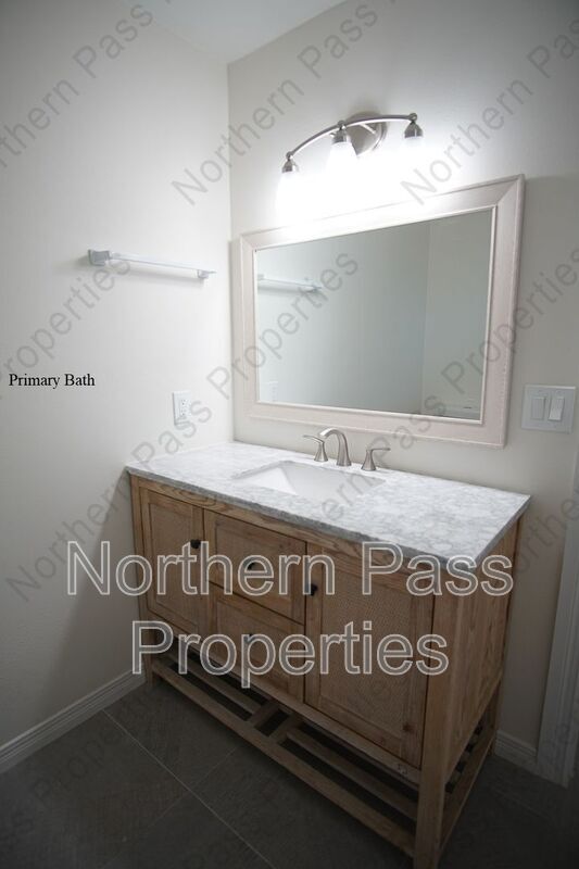 Building Photo - 4573 Bobolink Way
