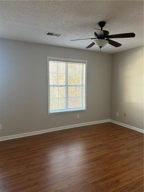 Building Photo - 5064 Laurel Glen Ct SE