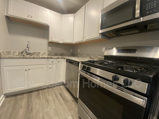 Primary Photo - 218 W King St