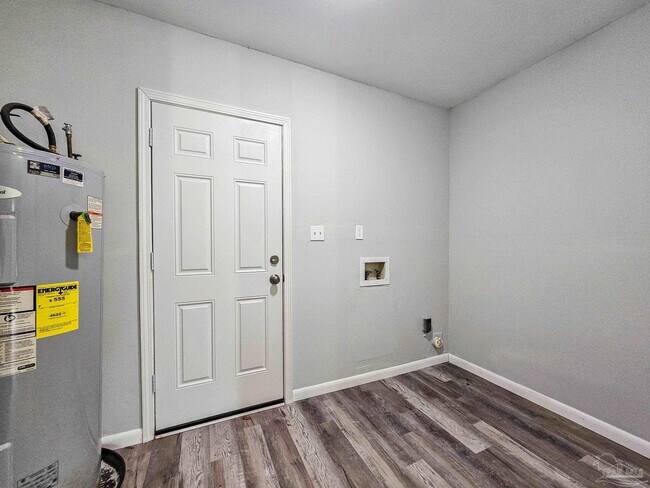 Building Photo - 4770 Skyline Dr