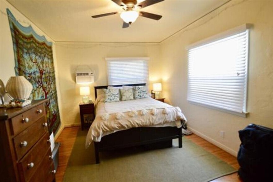 Bedroom 3 with two windows, ac, ceiling fan and closet - 4770 Bancroft St
