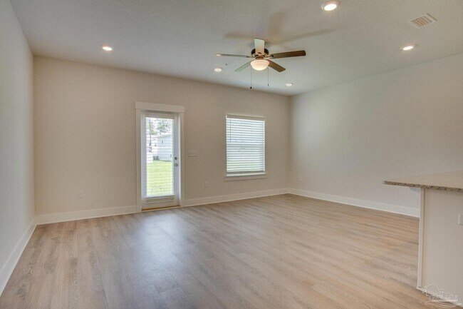 Building Photo - 1538 Iroquois Ct