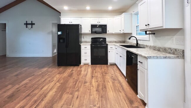 Building Photo - Coming Soon: 3BR, 2BA in the country