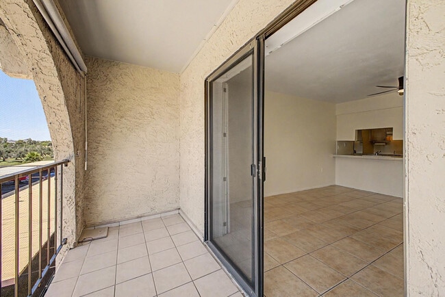 Building Photo - 3033 E Devonshire Ave