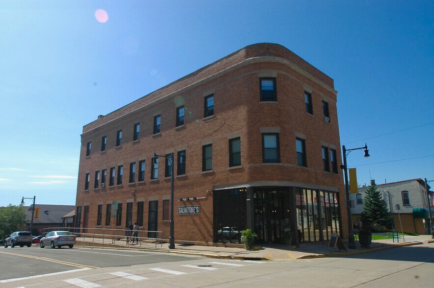 Historic downtown building - 108 King St