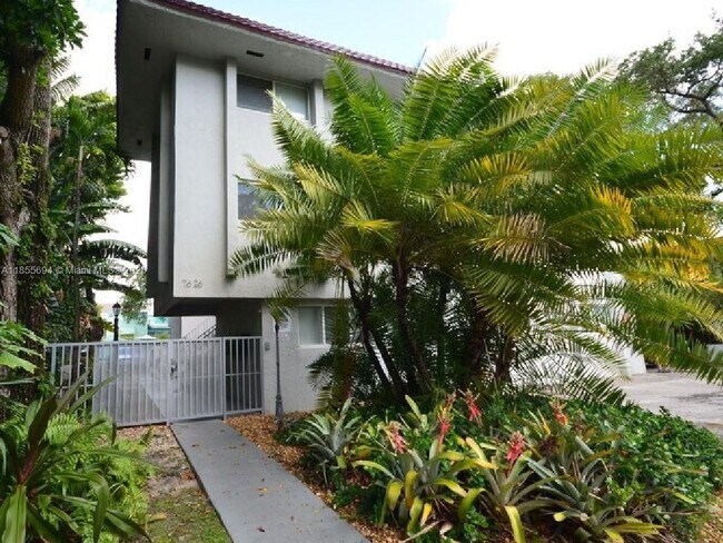 Primary Photo - 7626 NE 6th Ct