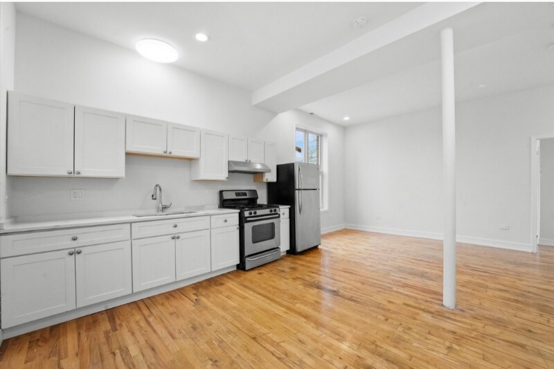 Building Photo - 1309 S Komensky Ave