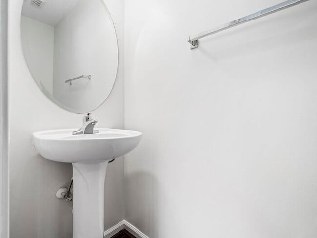 Building Photo - Spacious and Move-In Ready Home! - Fenced Yard!