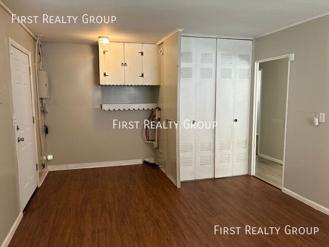 Building Photo - 1498 Elaine St