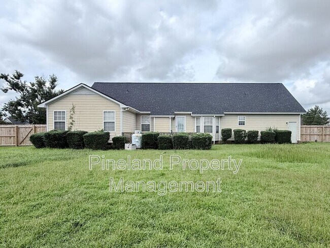 Building Photo - 102 Louise Dr