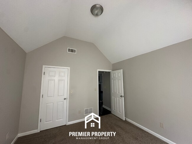 Building Photo - Stunning 3BR/2BA Arlington Home with Vaulted Ceilings, Luxury Bath & 2-Car Garage!