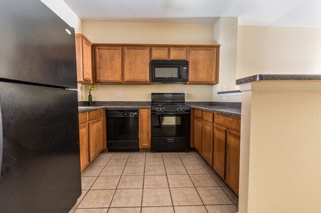 Building Photo - Spacious 3 bedroom, 2.5 Bath Condo in East El Paso!!