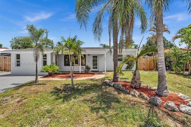 Building Photo - 2920 NE 8th Terrace