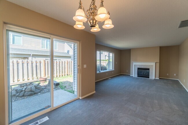 Building Photo - Beautiful Bethany 3 Bedroom Near Parks & Schools!