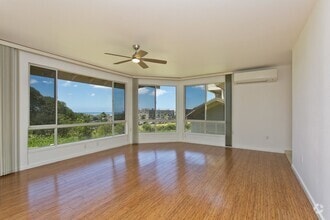 Building Photo - 3 BED, 2 BATH 2 PARKING IN GATED MOANALUA ...