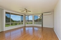 Building Photo - 3 BED, 2 BATH 2 PARKING IN GATED MOANALUA ...