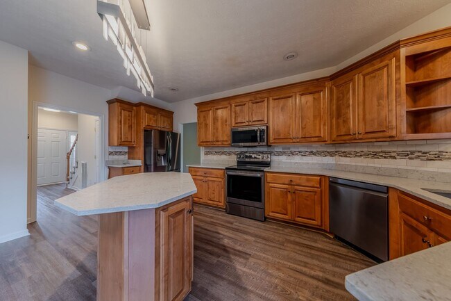 Building Photo - 103 Bluffs Cir