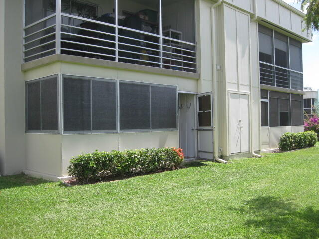Building Photo - 532 Normandy L